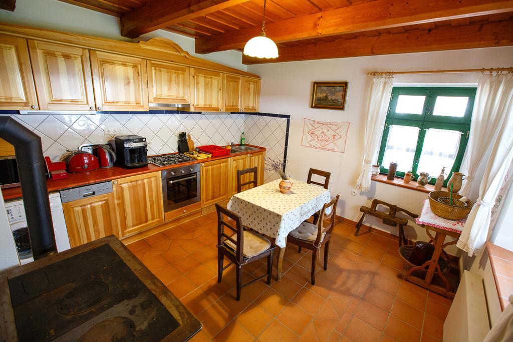 Oereghegyi Apartman Vindornyalak Habitación foto